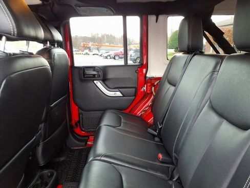 Used 2016 Jeep Wrangler Unlimited Sahara w/ Connectivity Group image 5