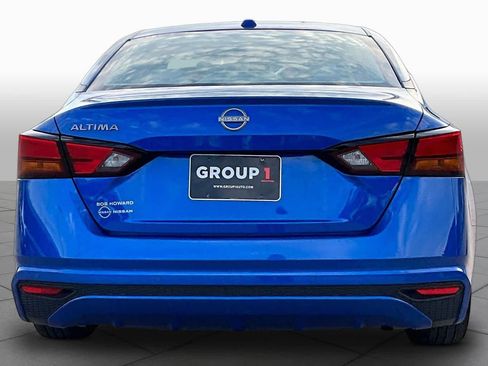 Used 2025 Nissan Altima 2.5 SV FWD image 4