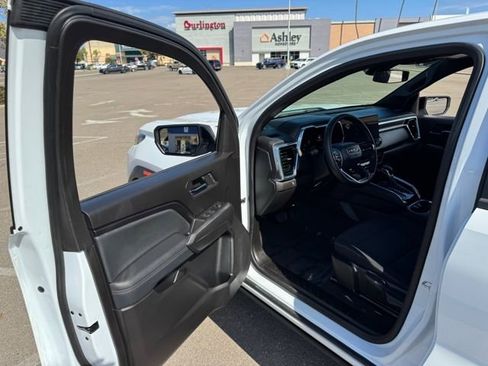 Used 2024 GMC Canyon Elevation image 23