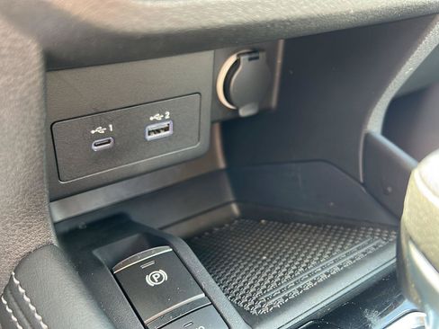 Used 2023 Nissan Kicks SR w/ SR Premium Package FWD image 15