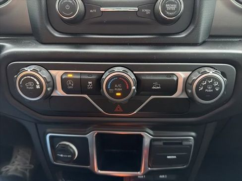 Used 2021 Jeep Gladiator Sport image 22