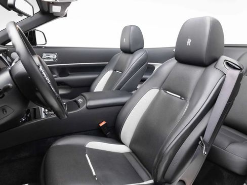 Used 2019 Rolls-Royce Dawn RWD image 8