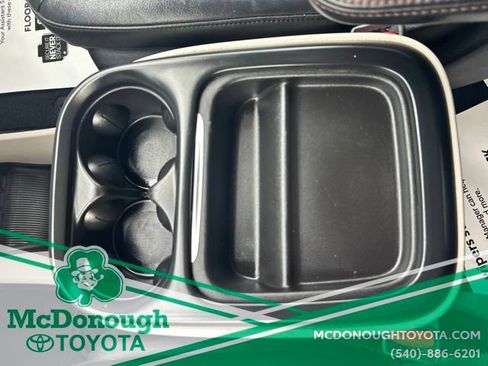 Used 2020 Chrysler Pacifica Touring-L FWD image 14