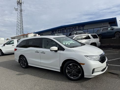 Used 2023 Honda Odyssey Elite image 2