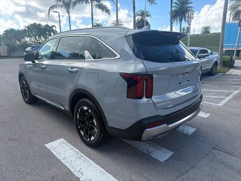 Used 2024 Kia Sorento S w/ Panoramic Sunroof Package FWD image 3