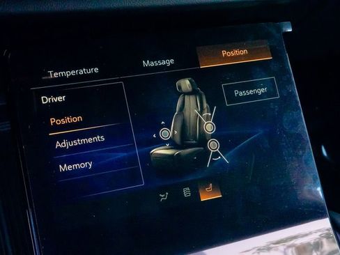 Used 2026 Cadillac Vistiq Platinum image 34