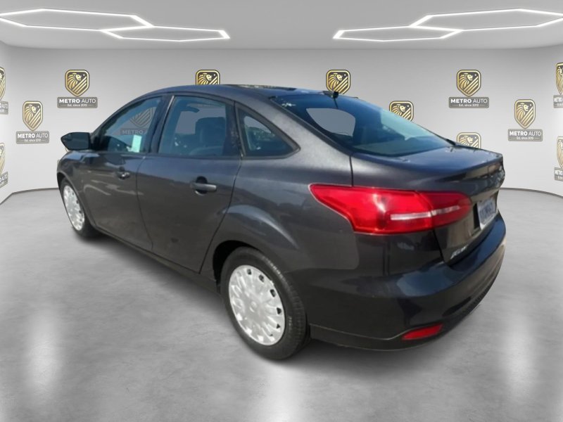 Used 2015 Ford Focus SE FWD image 4