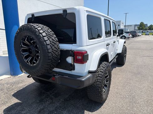 Used 2026 Jeep Wrangler Unlimited Sahara AWD/4WD image 6
