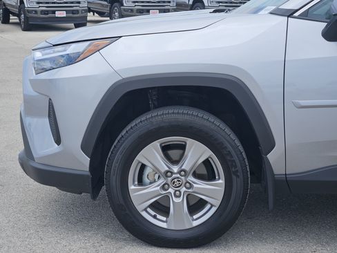 Used 2025 Toyota RAV4 XLE w/ Convenience Package FWD image 8