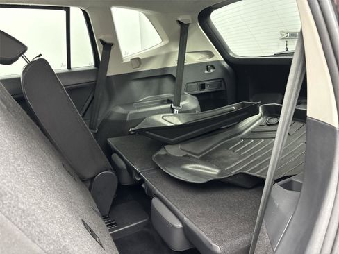 Used 2020 Volkswagen Tiguan SE image 30