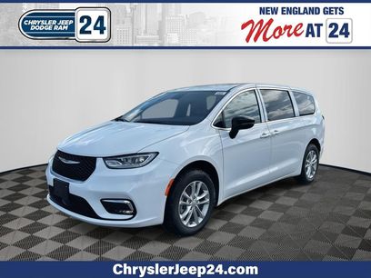 New 2026 Chrysler Pacifica Select