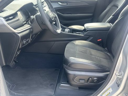Used 2023 Jeep Grand Cherokee L Laredo AWD/4WD image 9