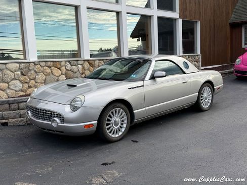 Used 2004 Ford Thunderbird image 10