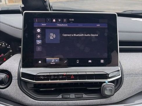 Used 2024 Jeep Compass Latitude image 16