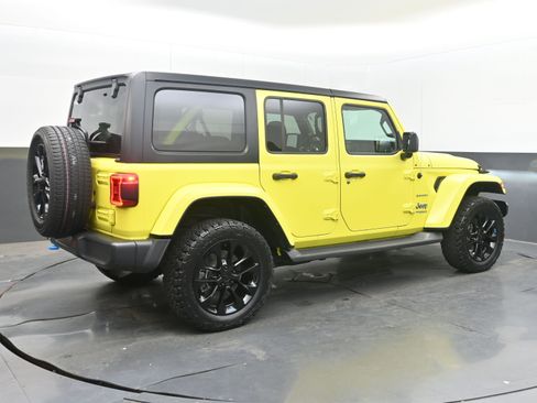 Used 2022 Jeep Wrangler Unlimited Sahara w/ Cold Weather Group AWD/4WD image 9