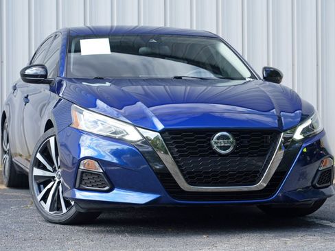 Used 2022 Nissan Altima 2.5 SR FWD image 2