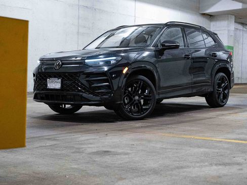 New 2026 Volkswagen Tiguan SE R-Line image 1