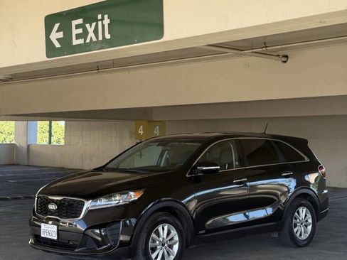 Used 2019 Kia Sorento AWD V6 image 1