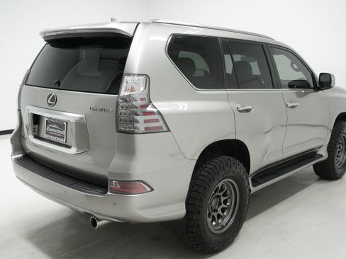 Used 2022 Lexus GX 460 Luxury w/ Off Road Package AWD/4WD image 4
