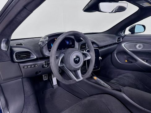 Used 2025 McLaren Artura Spider RWD image 10