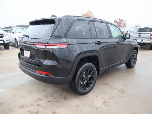 New 2025 Jeep Grand Cherokee Altitude image 21