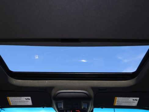 Used 2025 Cadillac CT4 Premium Luxury image 12