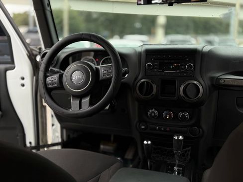 Used 2016 Jeep Wrangler Unlimited Sport w/ Connectivity Group image 18