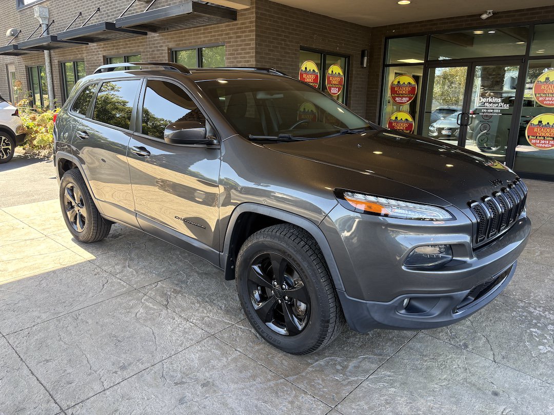 Used 2016 Jeep Cherokee Latitude w/ Cold Weather Group AWD/4WD image 4