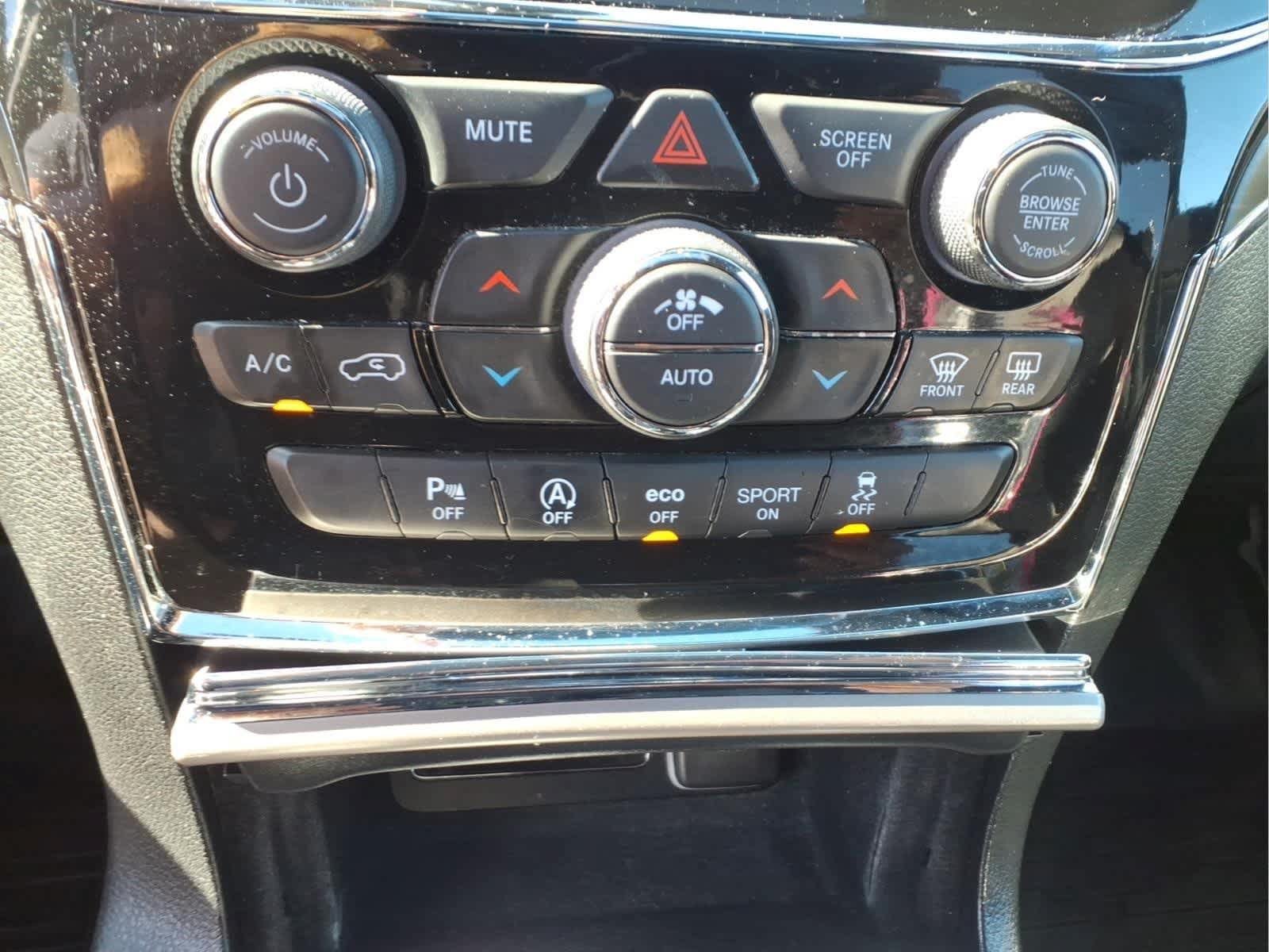 Used 2021 Jeep Grand Cherokee Limited AWD/4WD image 23