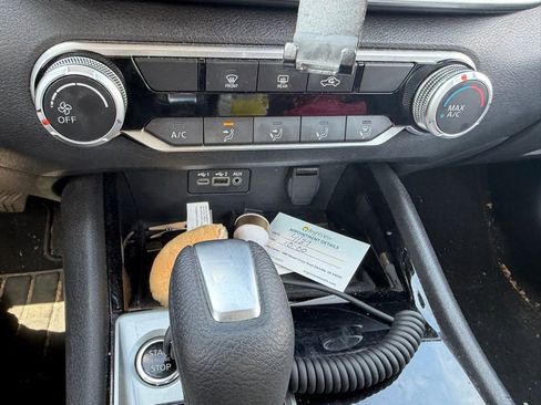 Used 2024 Nissan Altima 2.5 SV image 18