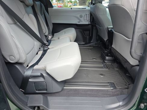 New 2026 Toyota Sienna XLE FWD image 17
