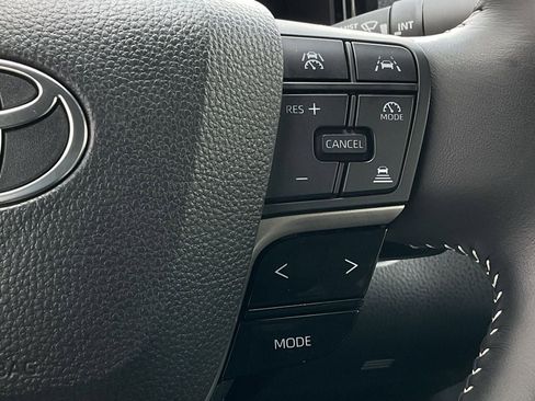 Used 2025 Toyota Camry SE image 23