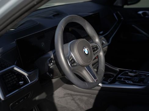 Used 2024 BMW X7 xDrive40i w/ Executive Package AWD/4WD image 9