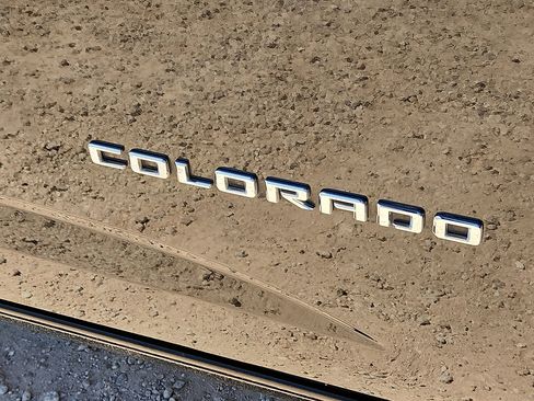 Used 2021 Chevrolet Colorado LT AWD/4WD image 8