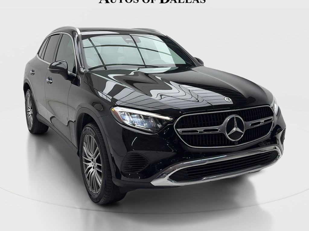 Used 2024 Mercedes-Benz GLC 300 4MATIC image 3