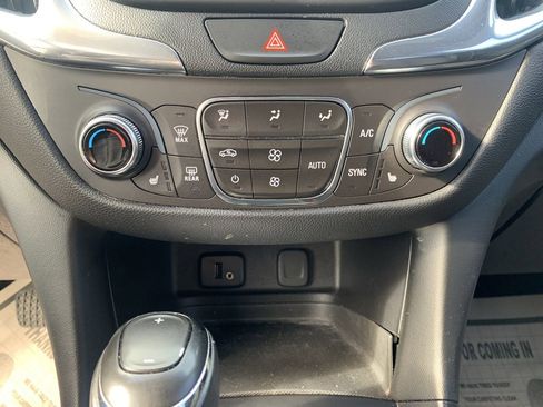 Used 2018 Chevrolet Equinox LT FWD image 21