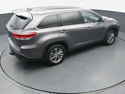 Certified 2019 Toyota Highlander XLE image 44
