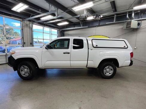 Used 2019 Toyota Tacoma SR image 2