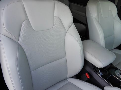 Used 2023 Kia Telluride S FWD image 13