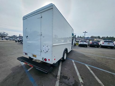 Used 2014 Ford E-350 and Econoline 350 Super Duty w/ A/C Prep Package image 4