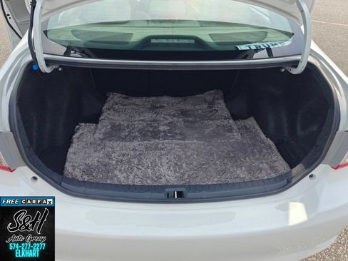 Used 2013 Toyota Corolla LE FWD image 18