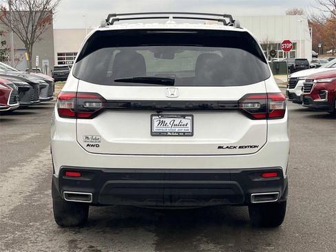 Used 2025 Honda Pilot Black Edition image 8