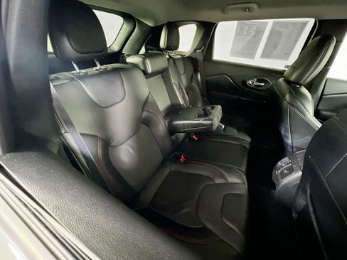 Used 2022 Jeep Cherokee Trailhawk w/ Premium Leather Package image 25