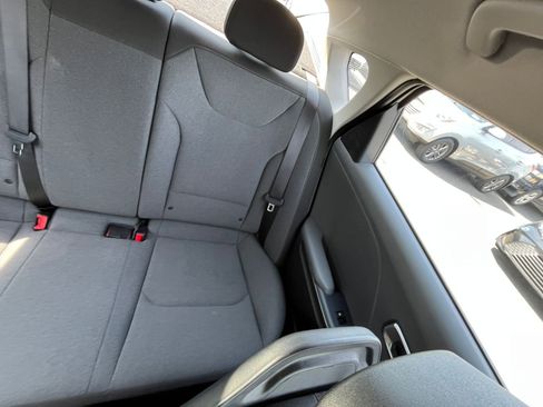 Used 2025 Kia K4 LXS image 37