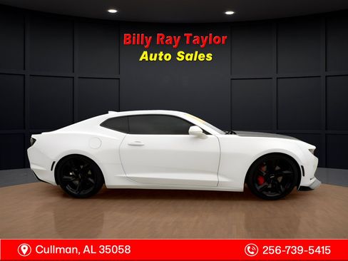 Used 2021 Chevrolet Camaro LT w/ RS Package image 5