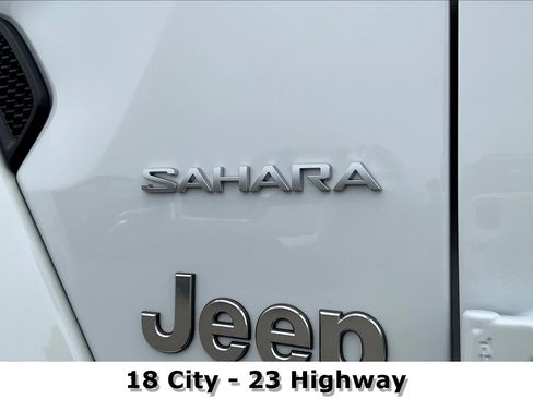 Used 2024 Jeep Wrangler Sahara image 8