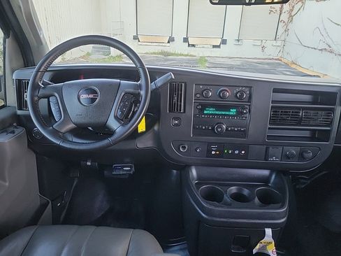 Used 2022 GMC Savana 3500 LS w/ Chrome Appearance Package image 17