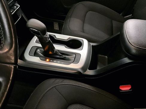 Used 2022 Chevrolet Colorado LT w/ LT Convenience Package image 16