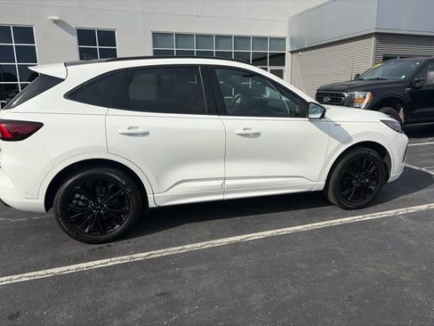 Used 2024 Ford Escape ST-Line Elite w/ Premium Technology Package AWD/4WD image 10