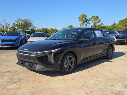 New 2025 Kia K4 LXS image 4